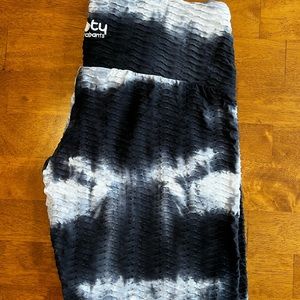 Booty by Brabants Curvy Tie Dye Leggings